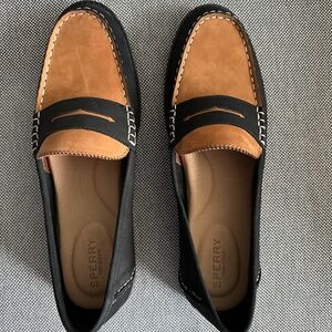 SPERRY Unisex Seaport Penny Loafer (Black and Tan)